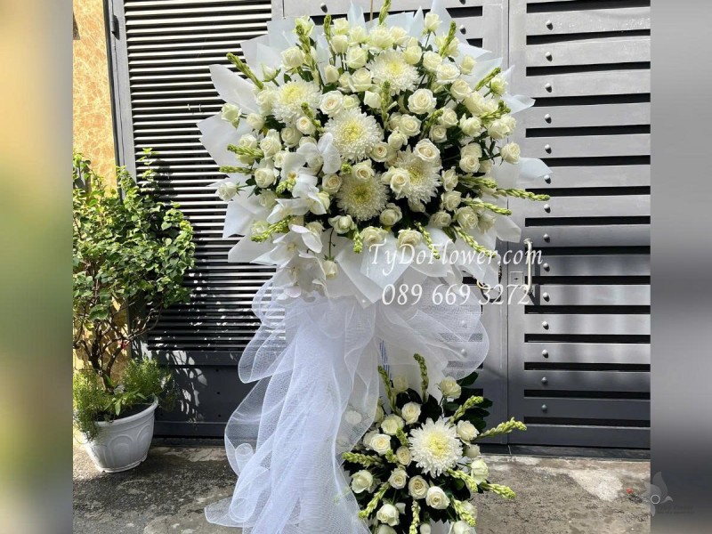 KCB0625439 KỆ HOA TANG LỄ VÒNG HOA CHIA BUỒN Kính Viếng Thiết kế 02 tầng Hoa Hồng Trắng, Hoa Cúc, Hoa Huệ, Lan Hồ Điệp