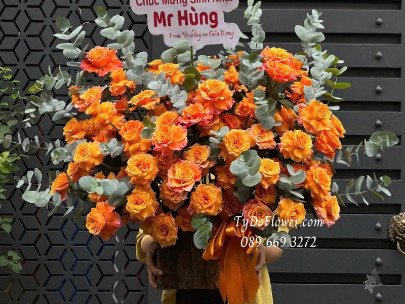 G0925704 GIỎ HOA CHÚC MỪNG SINH NHẬT Thiết kế hoa hồng cam Spirit