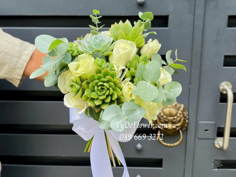 B0925720 BÓ HOA CƯỚI Thiết kế hoa sen đá, hoa hồng trắng