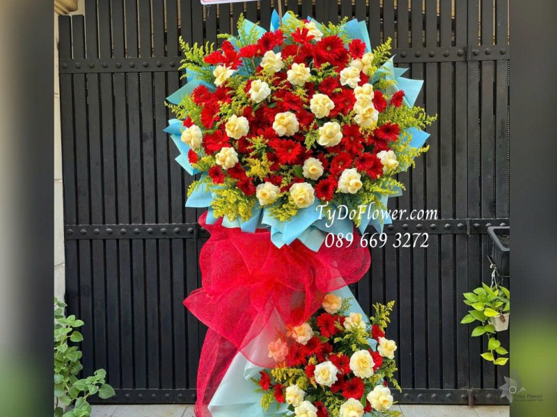 KCM0925722 KỆ HOA CHÚC MỪNG KHAI TRƯƠNG HỒNG PHÁT Thiết kế hoa hồng vàng Victor, đồng tiền đỏ