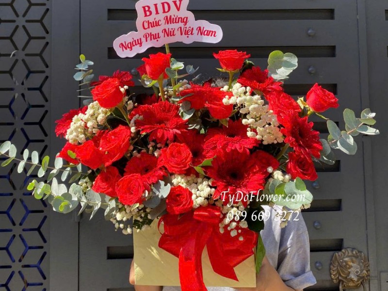 G1025826 GIỎ HOA CHÚC MỪNG Thiết kế hoa hồng, đồng tiền