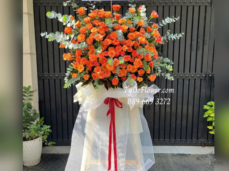 KCM1025859 KỆ HOA CHÚC MỪNG Thiết kế hoa hồng cam Spirit