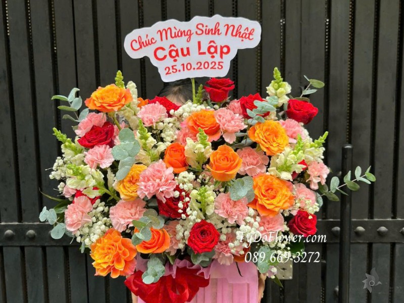 G1025869 GIỎ HOA CHÚC MỪNG SINH NHẬT Thiết kế Hoa hồng cam Spirit, đỏ Ecuador, phăng hồng