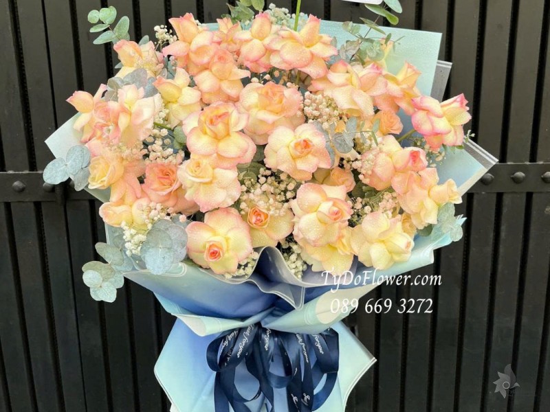 B1125898 BÓ HOA CHÚC MỪNG SINH NHẬT Thiết kế hoa hồng Song Hỷ