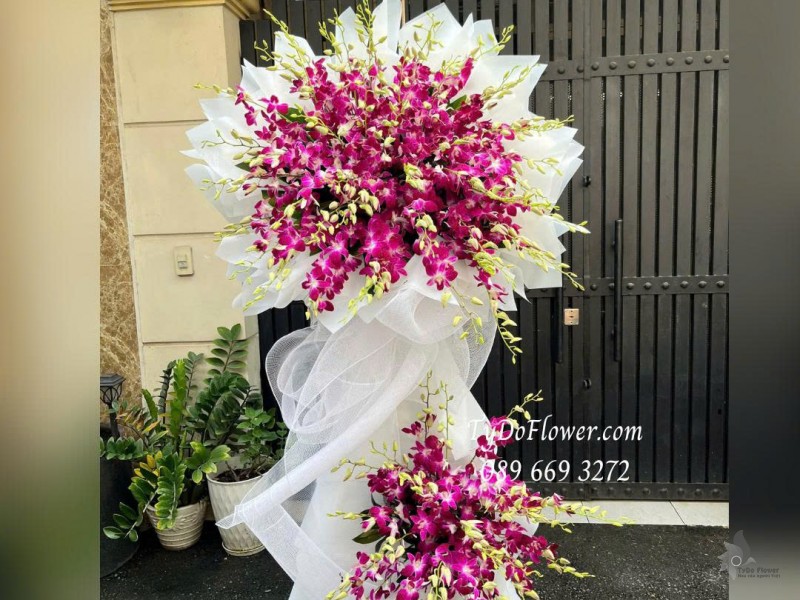 KCB1125900 KỆ HOA TANG LỄ VÒNG HOA CHIA BUỒN Vô Cùng Thương Tiếc Thiết kế 02 tầng hoa lan tím