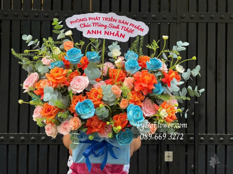 G1125911 GIỎ HOA CHÚC MỪNG SINH NHẬT Thiết kế hoa hồng Cam Quốc Vương, Pink Ohara Rose, hoa hồng xanh dương