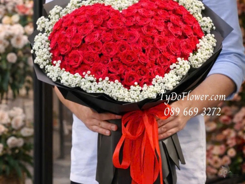 B0126052 Bó Hoa Trái Tim thiết kế Hoa Hồng Đỏ, Baby Trắng