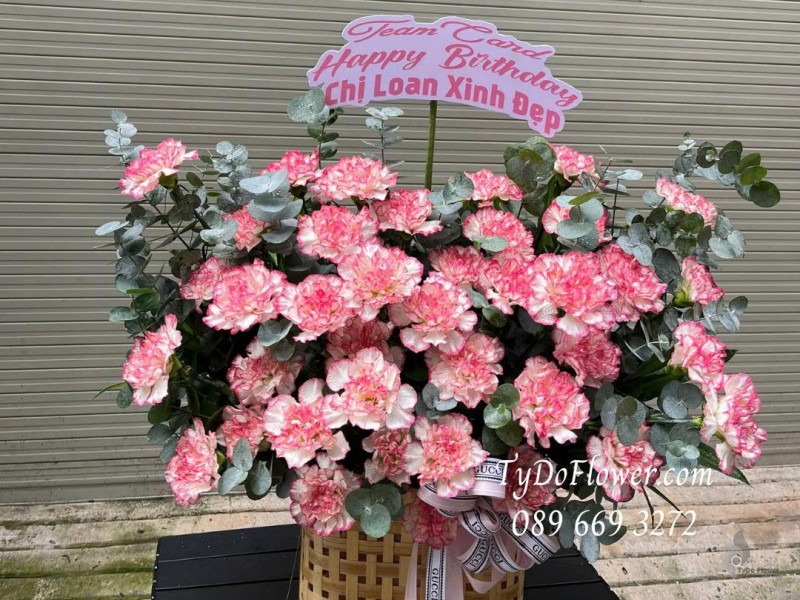 G0226101 GIỎ HOA MÀU HỒNG PASTEL Thiết kế hoa cẩm chướng, hoa chúc mừng sinh nhật tặng Nữ