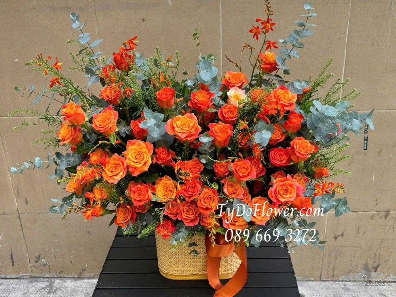 G0226107 GIỎ HOA HỒNG CAM SPIRIT ROSE Hoa Chúc Mừng