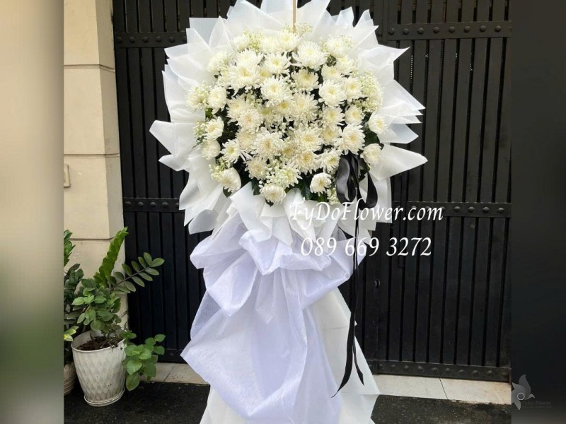 KCB0226125 KỆ HOA TANG LỄ VÒNG HOA CHIA BUỒN Kính Viếng Thiết kế hoa cúc trắng