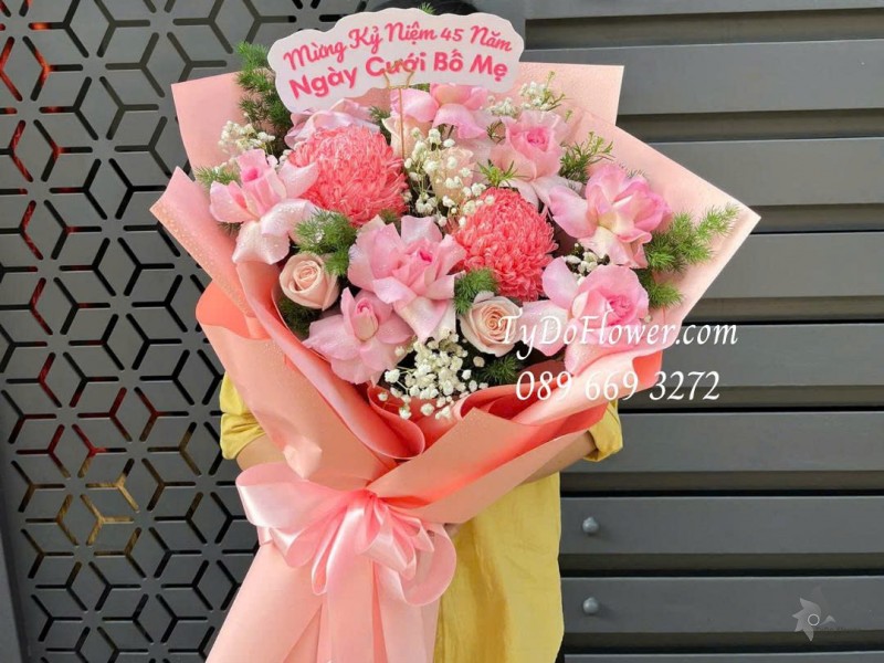 B0226141 BÓ HOA KỶ NIỆM NGÀY CƯỚI Thiết kế tông màu hồng