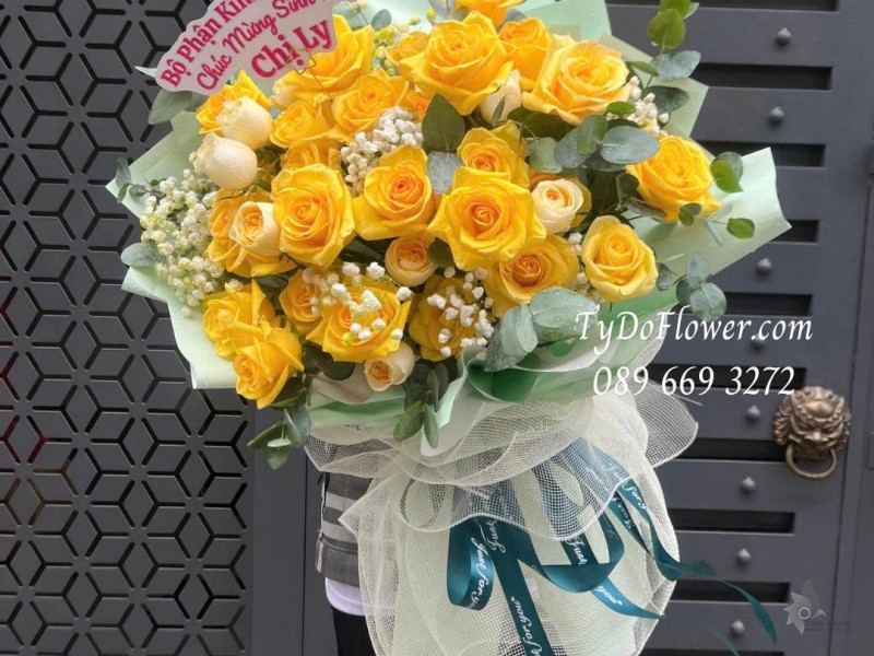 B0226146 BÓ HOA CHÚC MỪNG SINH NHẬT Thiết kế hoa hồng vàng Gold