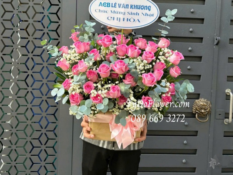 G0226156 GIỎ HOA CHÚC MỪNG SINH NHẬT Thiết kế hoa hồng sen
