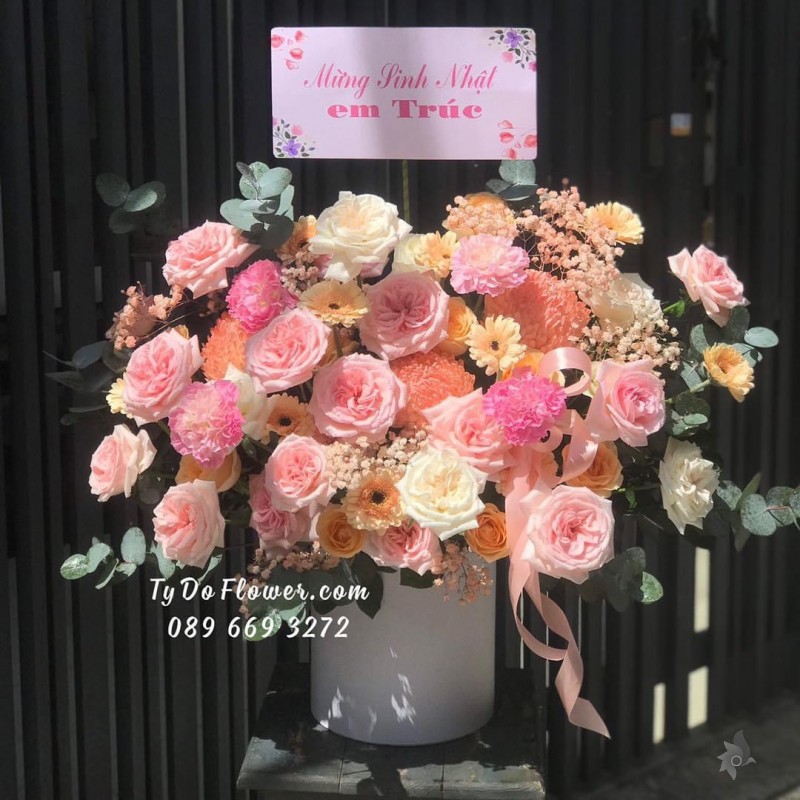 G122224 GIỎ HOA CHÚC MỪNG SINH NHẬT thiết kế hoa Cúc Mẫu Đơn cam, hoa hồng Ohara Pink-White Roses, đồng tiền, cẩm chướng, hoa lá phụ