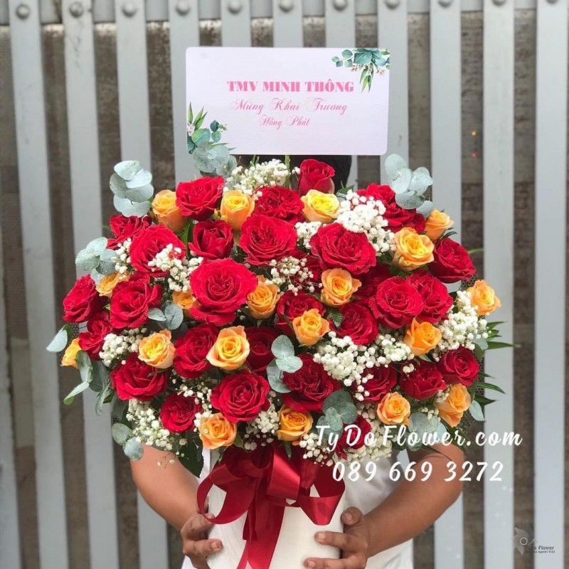 G122228 GIỎ HOA CHÚC MỪNG KHAI TRƯƠNG thiết kế hoa hồng đỏ Ohara Red Roses, hoa hồng cam Carrot, hoa lá phụ