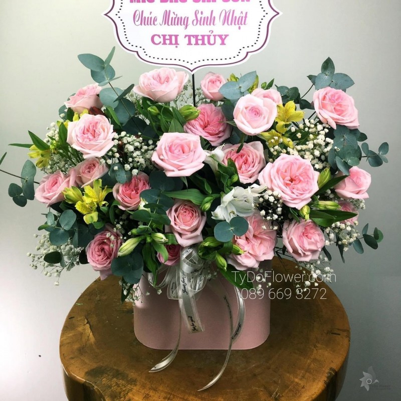 G122234 GIỎ HOA CHÚC MỪNG SINH NHẬT thiết kế hoa hồng Ohara Pink Roses, hoa thủy tiên, hoa lá phụ