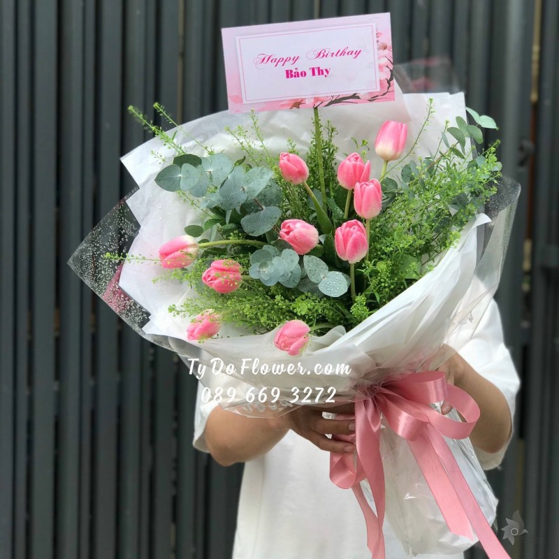 B0823941 BÓ HOA CHÚC MỪNG SINH NHẬT thiết kế Hoa Tulip màu hồng