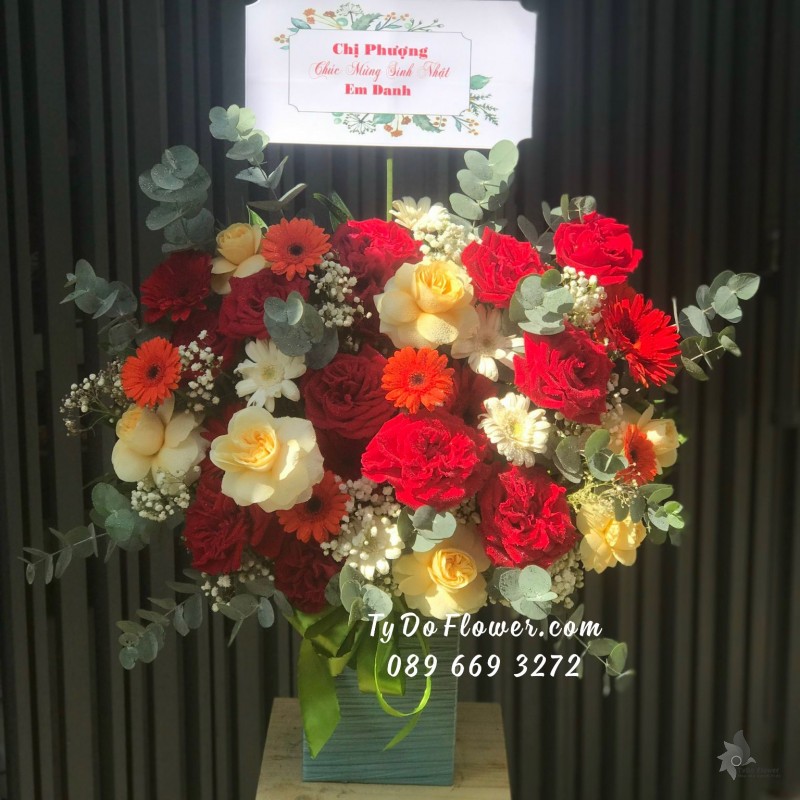 G10231059 GIỎ HOA CHÚC MỪNG SINH NHẬT thiết kế hoa hồng đỏ Ohara Red Roses, hoa hồng cam Juliet Roses, hoa lá phụ