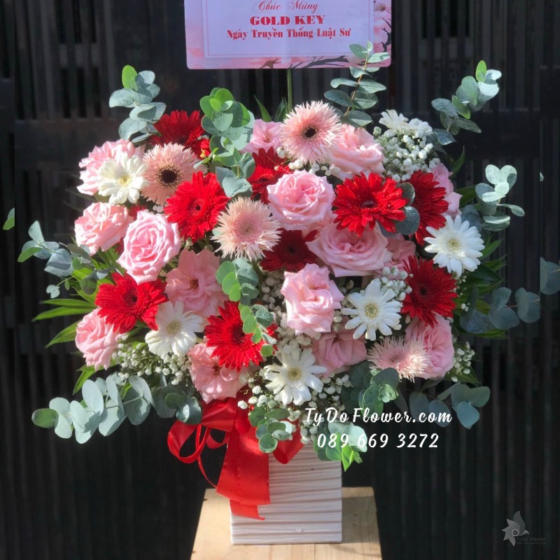 G10231092 GIỎ HOA CHÚC MỪNG Ngày Truyền Thống Luật Sư thiết kế chủ đạo hoa hồng Ohara Pink Roses