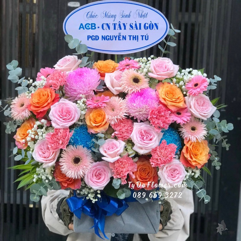 G12231220 GIỎ HOA CHÚC MỪNG SINH NHẬT Thiết Kế Tone Màu Hồng Cam, chủ đạo hoa Cúc Mẫu Đơn Hồng-Xanh, hoa hồng Ohara Pink Roses, Cam Spirit Roses