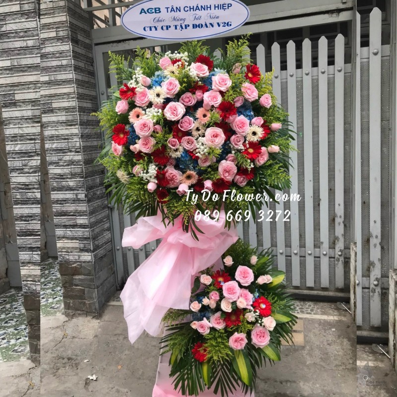 KCM01241308 KỆ HOA CHÚC MỪNG TẤT NIÊN thiết kế tone màu hồng, chủ đạo Hoa Hồng Ohara Pink Roses