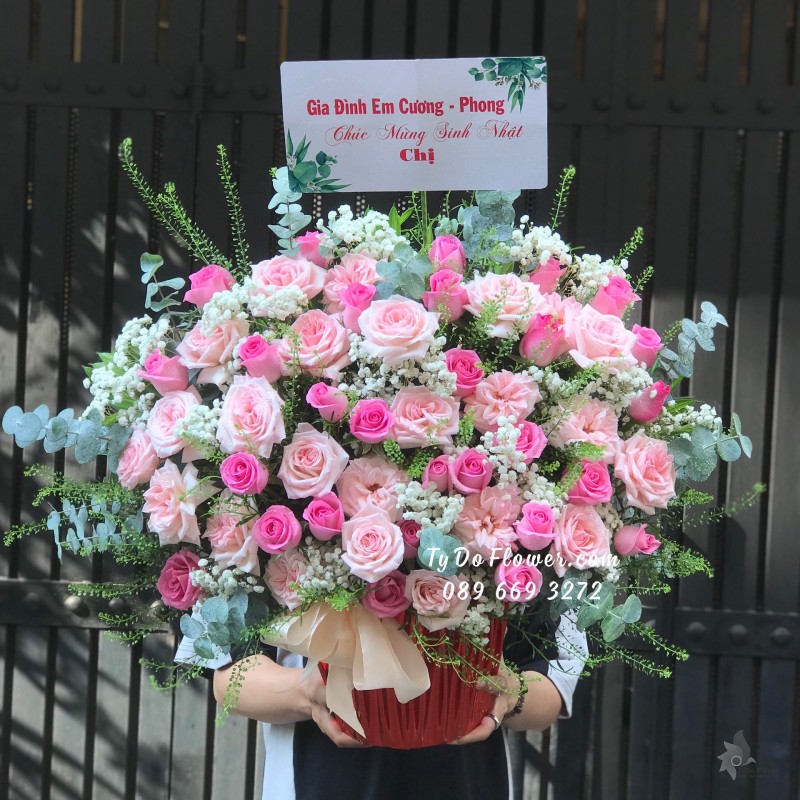 G04241507 GIỎ HOA CHÚC MỪNG SINH NHẬT thiết kế tone màu hồng, chủ đạo hoa hồng Ohara Pink Roses , hoa hồng sen
