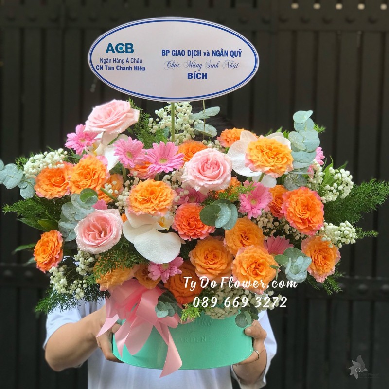 G05241547 GIỎ HOA CHÚC MỪNG SINH NHẬT Thiết Kế Hoa Hồng Cam Spirit Roses