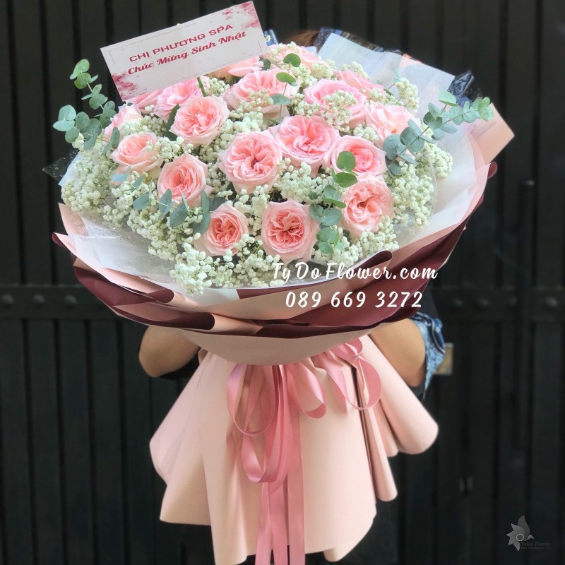 B05241565 BÓ HOA CHÚC MỪNG SINH NHẬT thiết kế Hoa Hồng Ohara Pink Roses mix Baby trắng