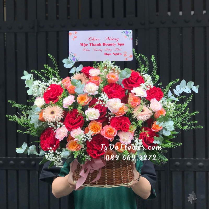 G05241588 GIỎ HOA CHÚC MỪNG SINH NHẬT Thiết Kế tông màu Đỏ Cam chủ đạo Hoa Hồng Đỏ Ohara Red Roses