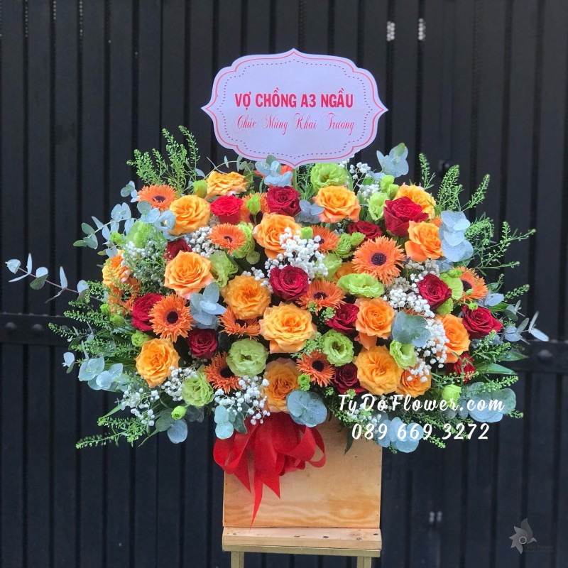 G05241610 GIỎ HOA CHÚC MỪNG KHAI TRƯƠNG thiết kế tông màu đỏ cam xanh, chủ đạo Hoa Hồng Cam Spirit Roses, Đỏ Ecuador, Cát Tường Xanh Bơ, Đồng Tiền Tua