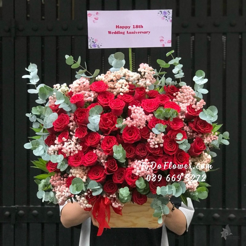 G06241654 GIỎ HOA CHÚC MỪNG HAPPY WEDDING ANNIVERSARY thiết kế hoa hồng đỏ Ecuador Red Roses