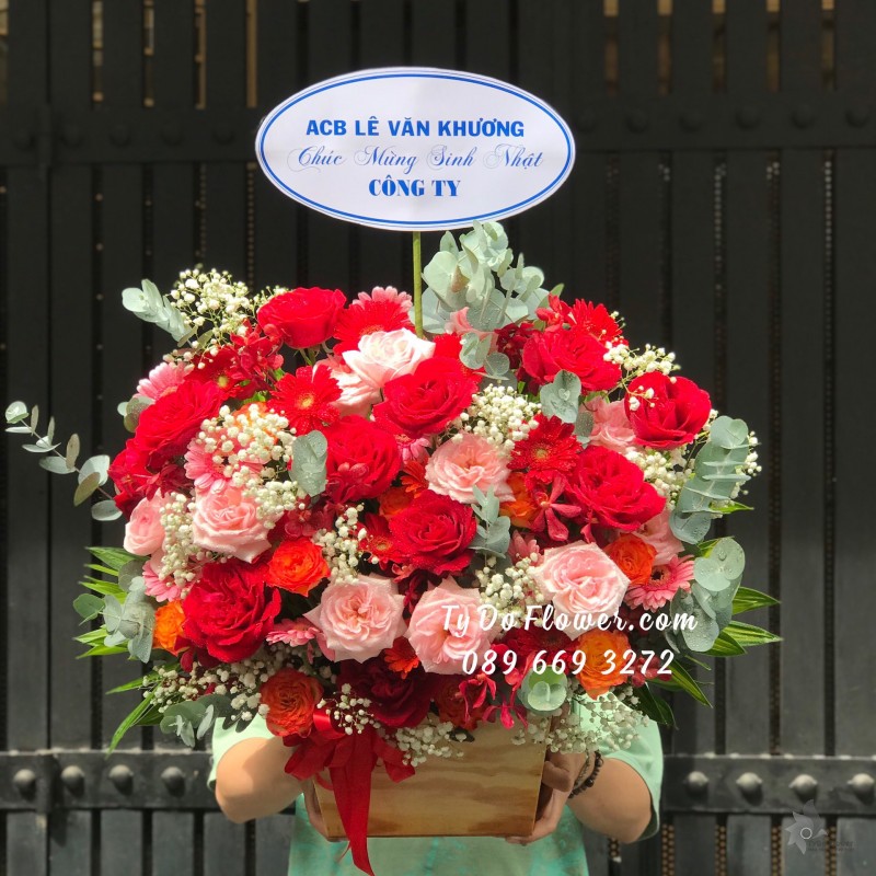 G06241681 GIỎ HOA CHÚC MỪNG SINH NHẬT CÔNG TY thiết kế tông màu đỏ hồng, Hoa Hồng Đỏ Red Ohara Roses, Pink Ohara Roses