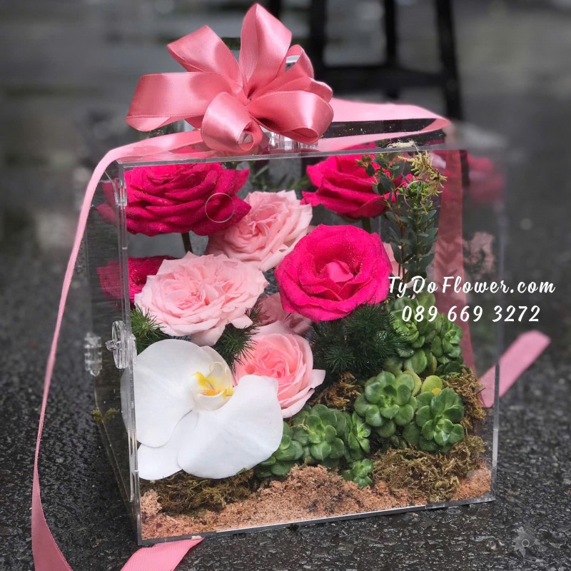 G09241884 HỘP QUÀ HOA TƯƠI CAO CẤP Thiết Kế Giỏ Mica, chủ đạo Hoa Hồng Pink Ohara, Pink Floyd Roses, Hoa Sen Đá