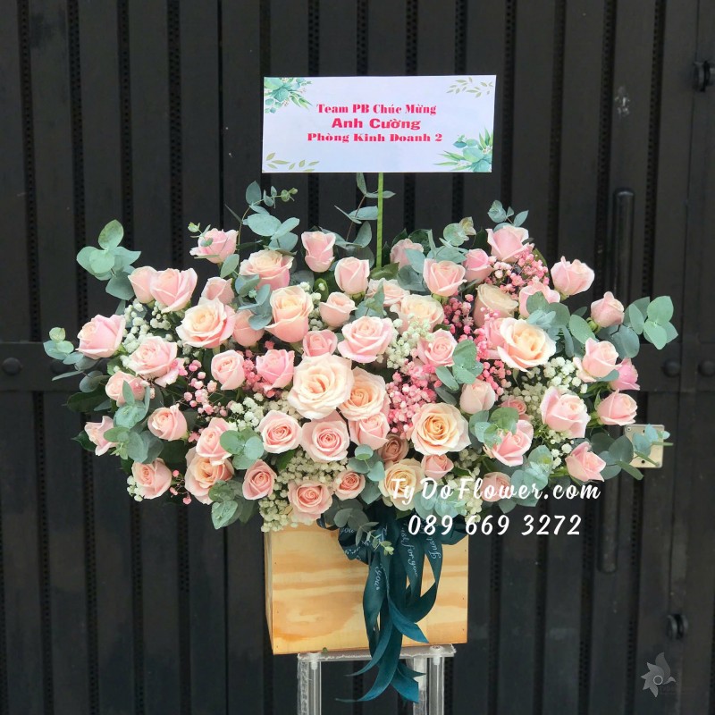 G10241913 GIỎ HOA MỪNG Thiết Kế Hoa Hồng Mondial Roses