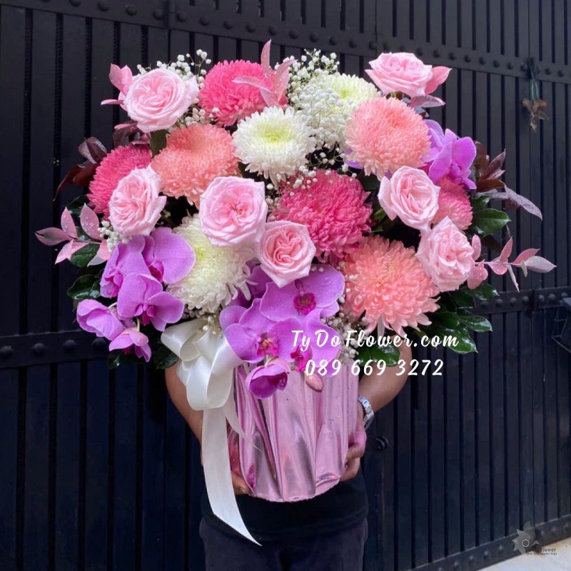 BI10242031 BÌNH HOA CHÚC MỪNG thiết kế Cúc Mẫu Đơn Hồng Trắng, Hoa Hồng Pink Ohara Rose, Lan Hồ Điệp