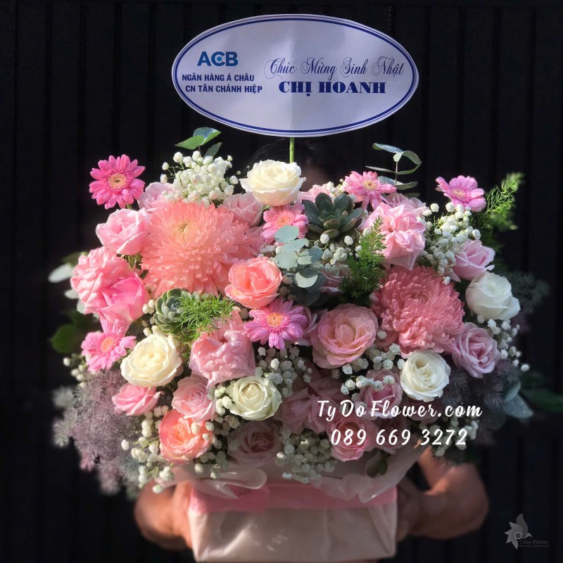 G11242087 GIỎ HOA CHÚC MỪNG SINH NHẬT Thiết kế Hoa Mix tông màu Pastel hồng trắng