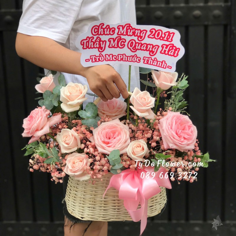 G11242116 GIỎ HOA CHÚC MỪNG NGÀY NHÀ GIÁO VN 20-11 Thiết kế Hoa Hồng Kem, Hoa Hồng Pink Ohara, Baby Hồng 