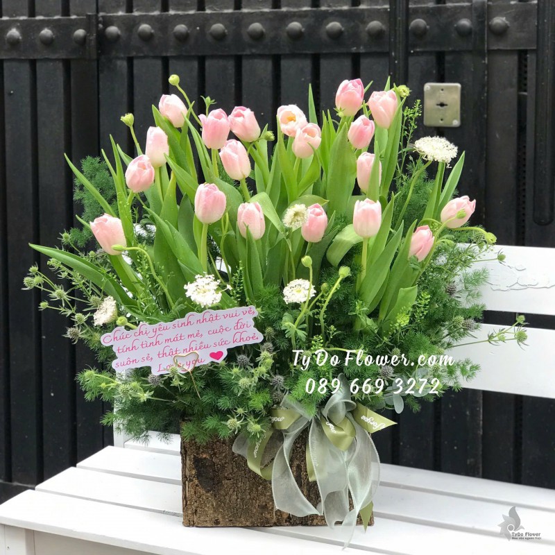 G12242138 GIỎ HOA CHÚC MỪNG SINH NHẬT Thiết kế Hoa Tulip Hồng