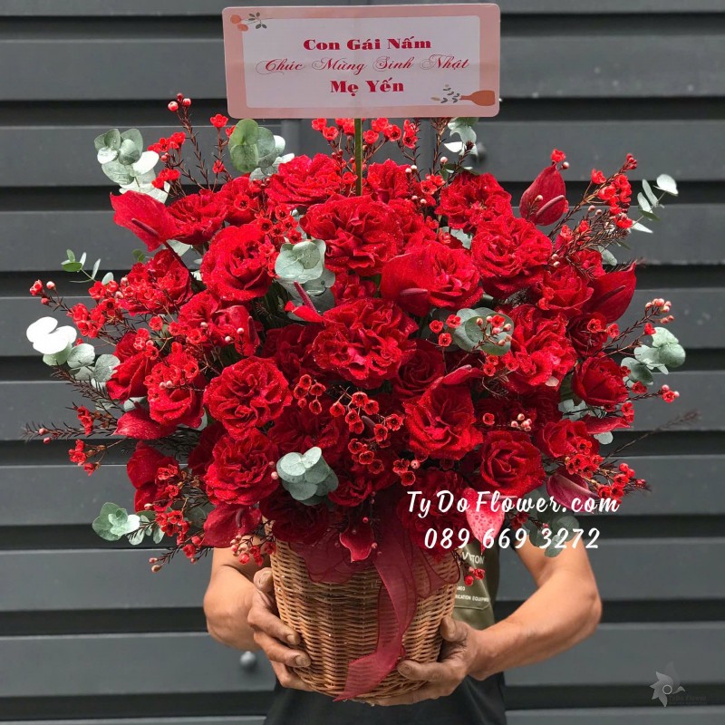 G12242200 GIỎ HOA CHÚC MỪNG SINH NHẬT MẸ YÊU Thiết kế Hoa Hồng Đỏ Ohara Roses