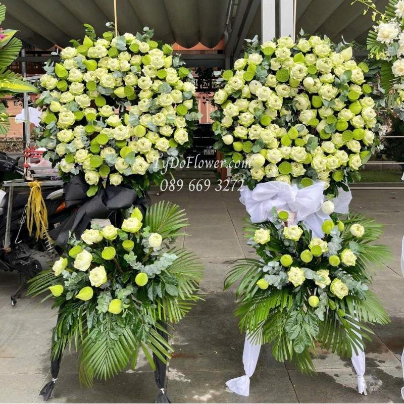 KCB0625432 MỘT CẶP KỆ HOA TANG LỄ VÒNG HOA CHIA BUỒN Thiết kế Hoa Sen Trắng