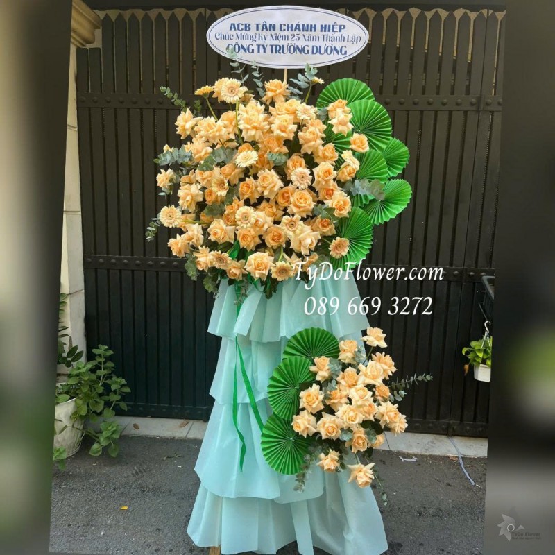 KCM0725510 KỆ HOA CHÚC MỪNG KỶ NIỆM THÀNH LẬP Thiết kế hoa hồng cam