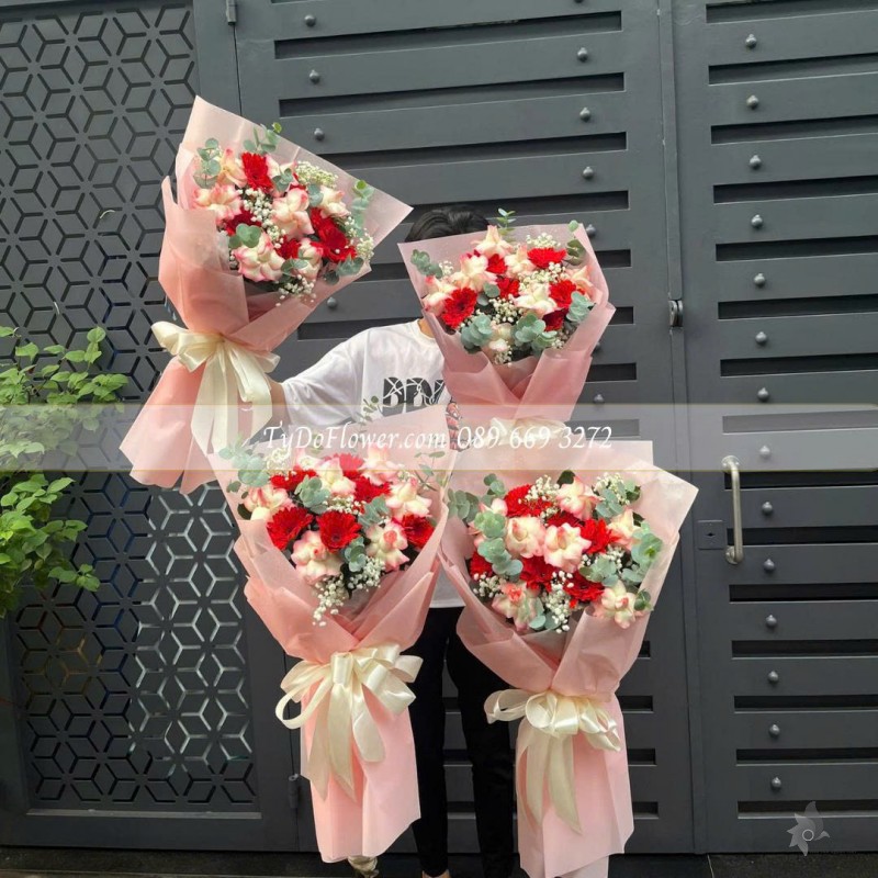 B0825629 ĐẶT TỪ 03 BÓ HOA CHÚC MỪNG trao tặng đại biểu, lễ tốt nghiệp