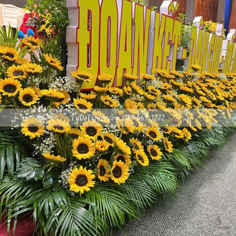 L0825632 DẢI HOA HƯỚNG DƯƠNG Trang trí sân khấu sự kiện tính theo Mét