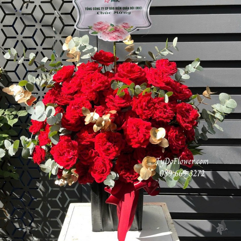G09256969 GIỎ HOA CHÚC MỪNG Thiết kế hoa hồng đỏ Red Ohara