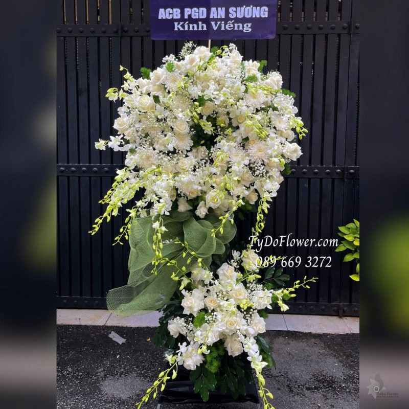KCB0925731 KỆ HOA TANG LỄ VÒNG HOA CHIA BUỒN Hoa Kính Viếng Thiết kế 02 tầng, hoa lan, hồng, cúc, baby