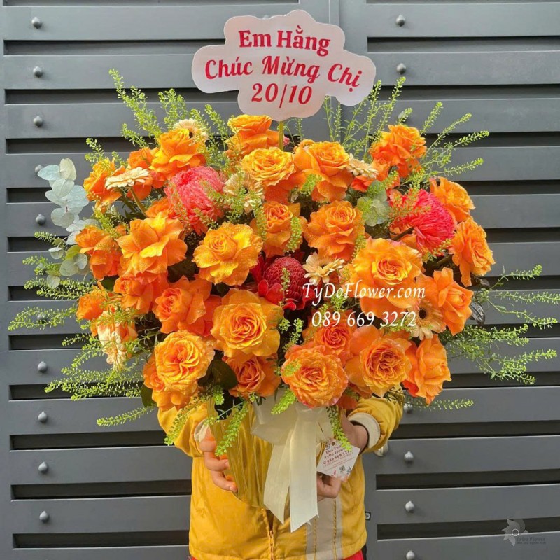 G1025818 GIỎ HOA CHÚC MỪNG Thiết kế hoa hồng Cam Quốc Vương, Cúc Mẫu Đơn Đỏ