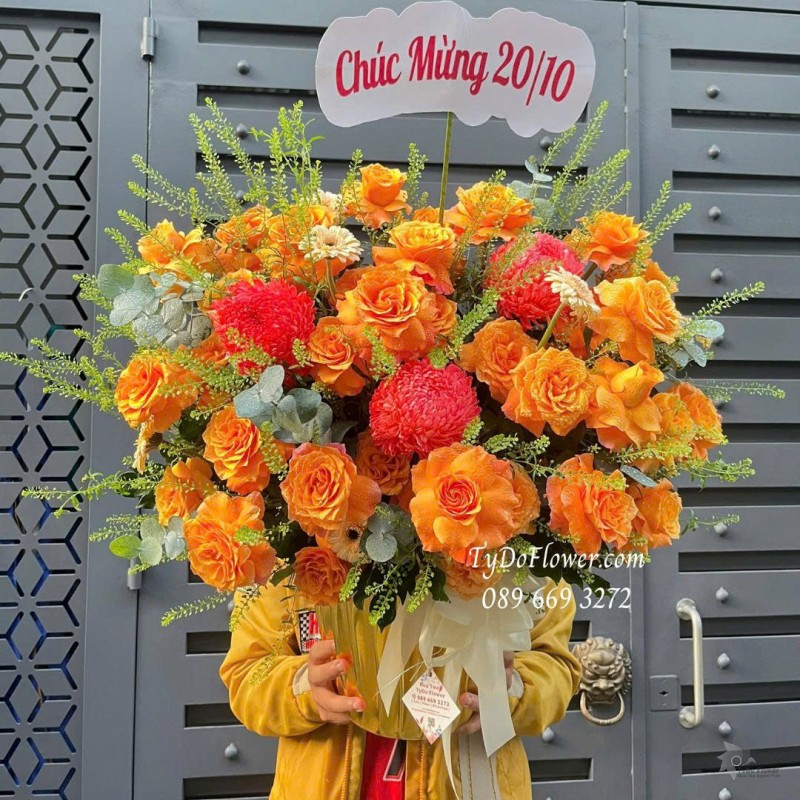 G1025824 GIỎ HOA CHÚC MỪNG Thiết kế hoa hồng Cam Quốc Vương, Cúc Mẫu Đơn Đỏ