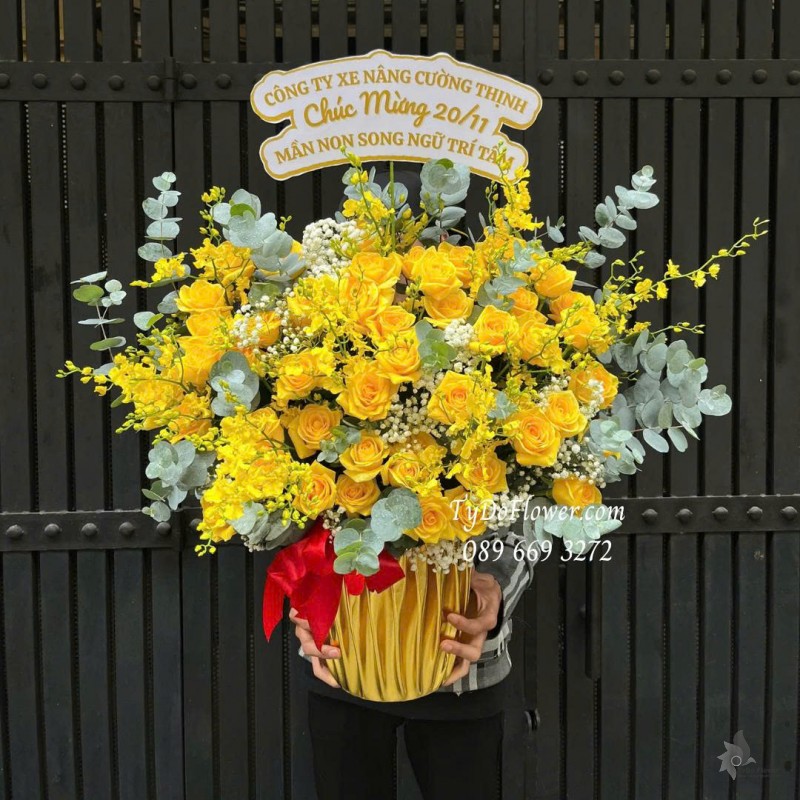 G1125881 GIỎ HOA CHÚC MỪNG 20-11 Thiết kế hoa hồng vàng gold, lan vũ nữ