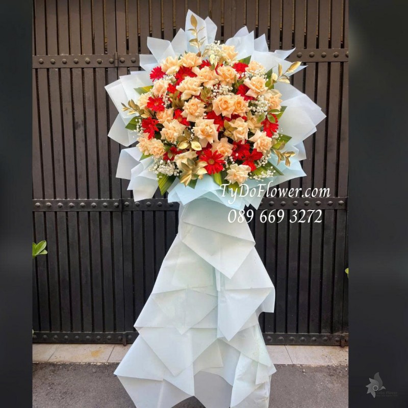 KCM0126017 KỆ HOA CHÚC MỪNG Thiết kế hoa hồng cam, đồng tiền cam