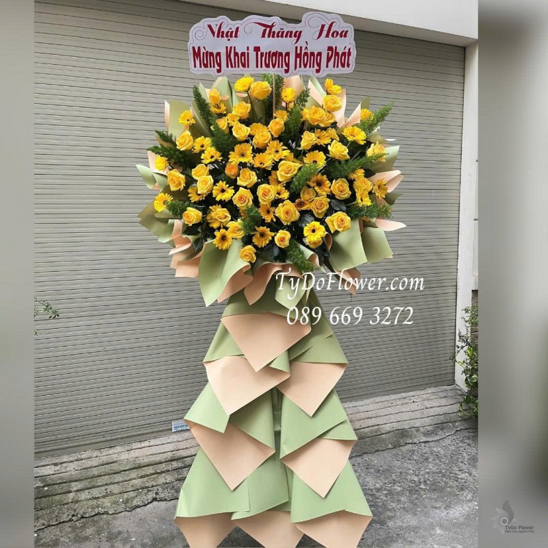 KCM0126021 KỆ HOA CHÚC MỪNG KHAI TRƯƠNG HỒNG PHÁT Thiết kế hoa hồng vàng, đồng tiền vàng
